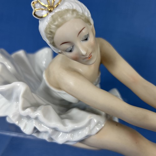 Ballerina Dying Swan 2 Figurines Andrea by Sadek 7888 Lg Porcelain Vintage - Picture 5 of 24