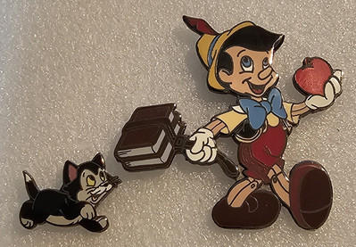 DISNEY DLR PINOCCHIO 1ST DAY OF SCHOOL WITH FIGARO 2 PIN SET