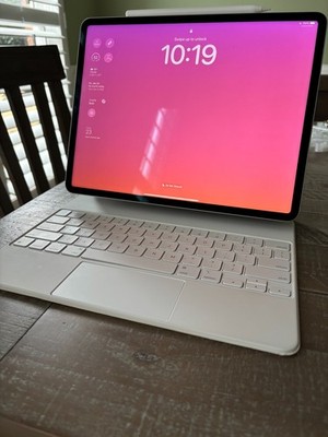 Ipad Pro 12.9 inch 5th Generation with smart keyboard and smart pencil included 