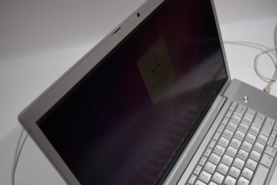 Apple A1212 MacBook Pro 17" Laptop Tested 2.33ghz 2GB 160GB 10.6.8 Mac - Image 2 of 4