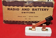 VINTAGE LEVITON 9912 PORCELAIN KNIFE SINGLE POLE SINGLE THROW SWITCH 25 A 125 V