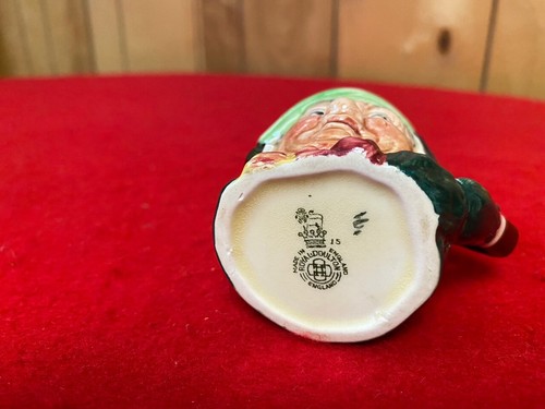 Royal Doulton D6045 Sairey Gamp 1935-1986 Mini - 2.25" Backstamp A Variation 1 E - Picture 2 of 2