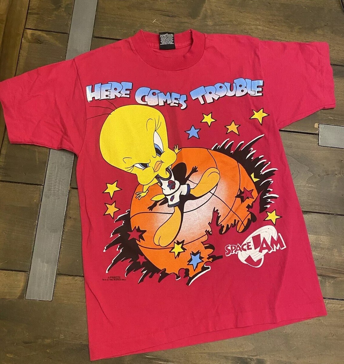 Freeze 1996 Warner Brothers Space Jam Here Comes Trouble Tweety Bird Pink  Tee XL