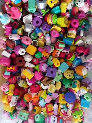 Shopkins Pack of 10 Random Mixed Figures Mixed Seasons Mixed Rarity