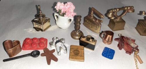 Vintage 19 Piece Mixed Miniature Dollhouse Accessories Lot - Picture 12 of 12