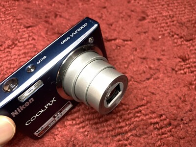 Nikon COOLPIX Coolpix S560 10.0MP Digital Camera - Blue Tested NO