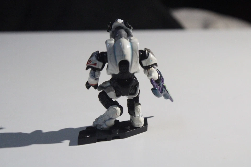 Mega Contrux Custom Halo Elite Mercenary Minifigure - Image 3 of 4