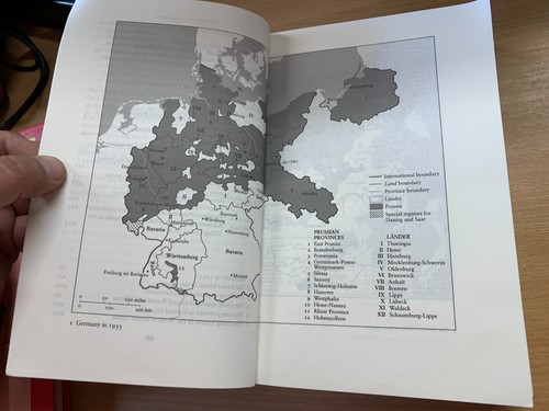 2004 "THE DICTATORS" HITLER'S GERMANY STALIN'S RUSSIA 1.4kg PAPERBACK BOOK (P7) - Picture 9 of 21