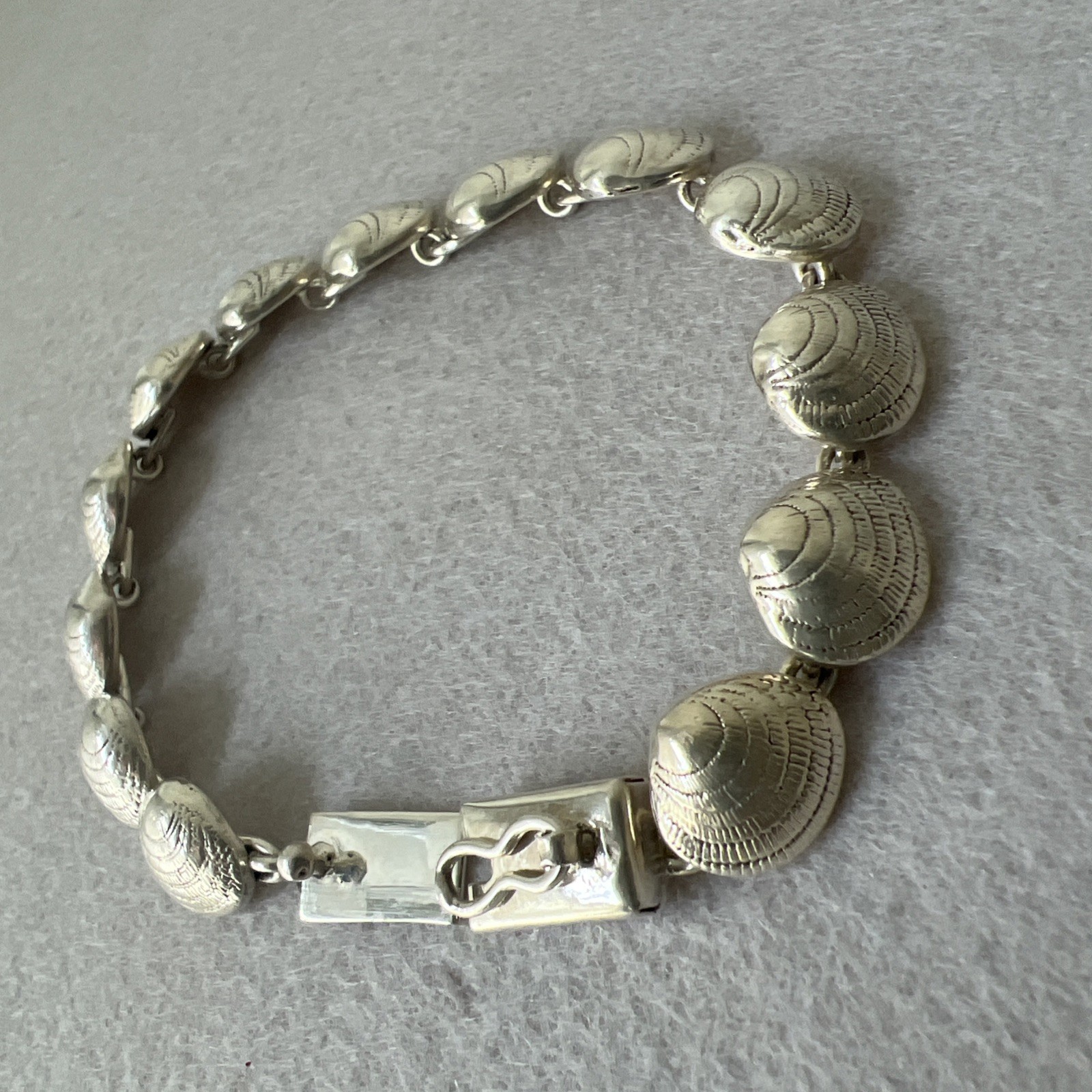 Vintage Solid Sterling Silver Clam Shell Bracelet… - image 4