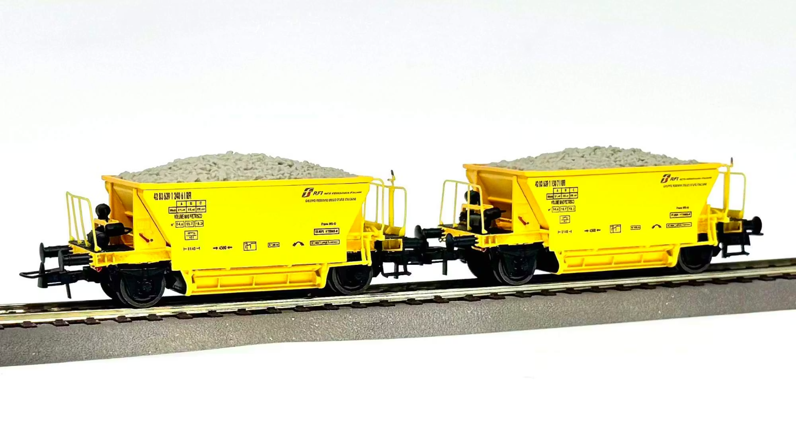 OS.KAR 4355 Set Of 2 Fcc Freight Cars With Support, Sign Yellow Livery, HO 1:87