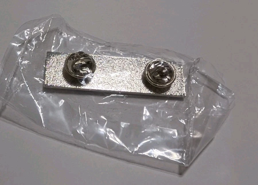 Chicago Cubs Ryne Sandberg Memorial Pin (not a jersey patch) - Image 3 of 4