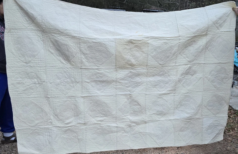 Antique GRANDMOTHERS FLOWER GARDEN Handmade Quilt Light Weight  - Image 2 of 3