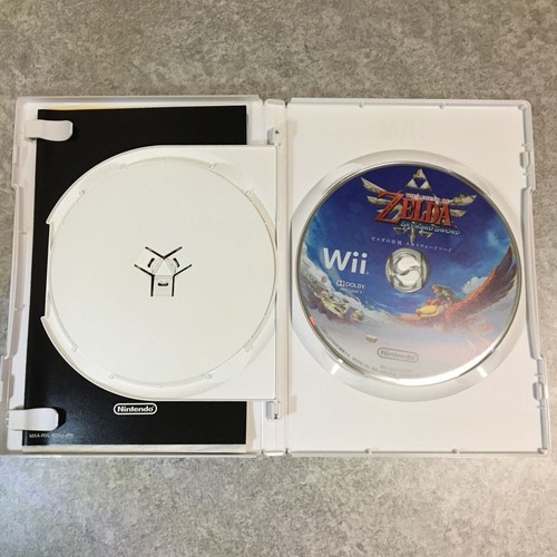 Wii ZELDA Skyward Sword Gold Remote Controller 25th Special Edition Disc Japan - Picture 9 of 10