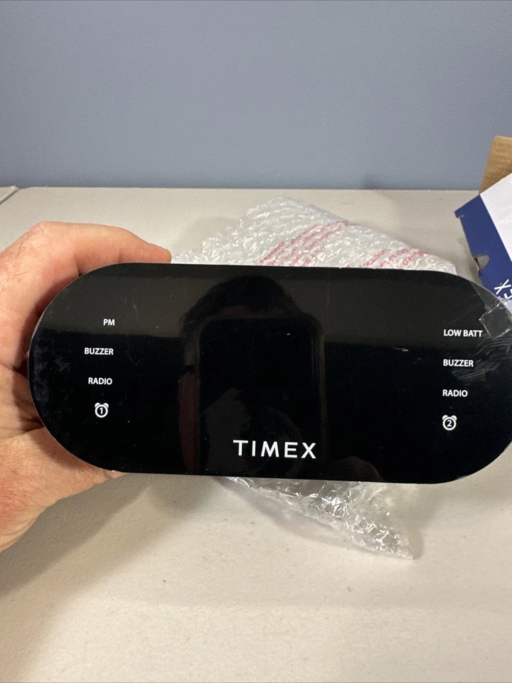 Timex T231G AM/FM Dual Alarm Clock Radio with 1.2-Inch Red Display and Line-In - Image 2 of 4