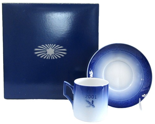 Royal Copenhagen BLUE FLUTED HALF LACE 646 Jug /Pitcher, 32 oz