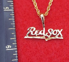 RED SOX SPORTS TEAM ORO 14KT EP ENCANTO CON CADENA CUERDA ORO 14KT EP 16"