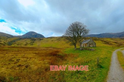 FOTO . LOYAL LODGE IN DER NÄHE DER UFER DES LOCH LOYAL. OBWOHL ANSCHEINEND DERE