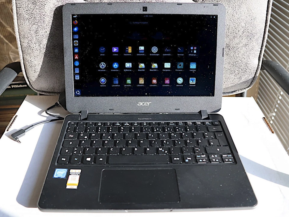 Acer Travelmate B117-M 11" Zoll matt 4 GB RAM 465 GB HD Celeron Win10Pro Ubuntu - Bild 2 von 4