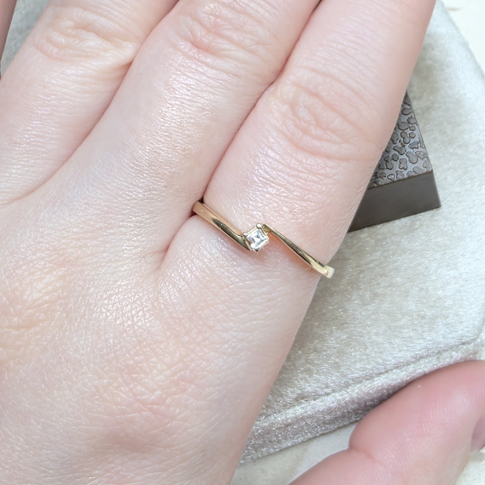 Solid 14kt Diamond Stacking Ring Size 7 - image 2