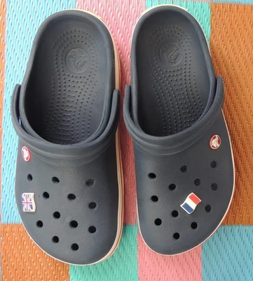 CROCS Unisex Pantolette Sandalen Gr. M6W8 (EU 38 - 39) dunkelblau gebraucht - Bild 1 von 4