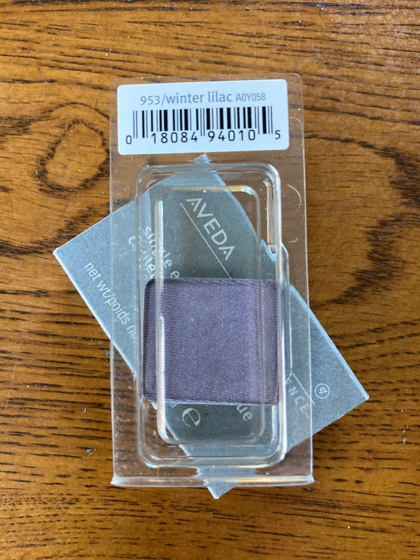 Aveda Petal Essence eyeshadow, Single color Winter Lilac/953. New unopened.
