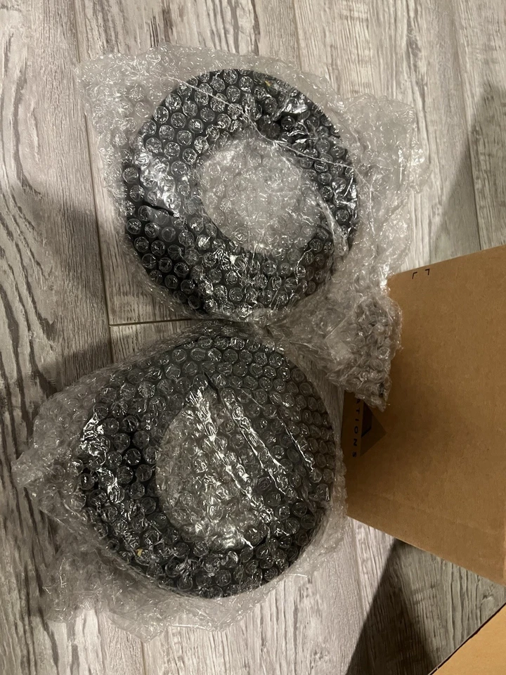 Paquete de 2 cubiertas de piel negra Axis Q35-Lve para cámaras exteriores Q35  Foto 2 de 2