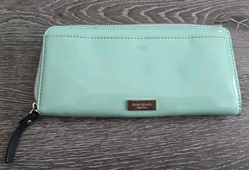 Kate Spade Lackleder Geldbörse lang Reißverschluss mintgrün mit schwarzer Schleife - Bild 2 von 5