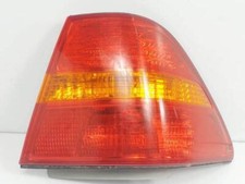 Feu arrière Lexus LS
