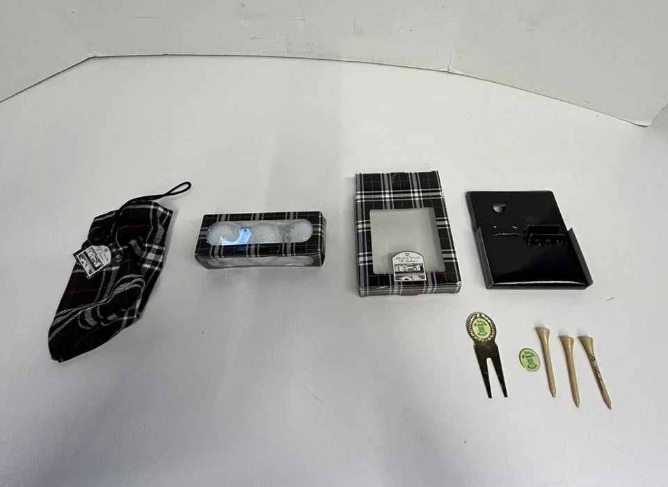 Herramienta vintage St. Andrews Divot, marcador de pelota y camisetas de golf, cubierta de cabeza y pelotas Foto 4 de 4