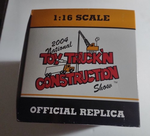 SpecCast Minneapolis-Moline 2 Star Crawler Dozer 1/16 NIB - Picture 8 of 9