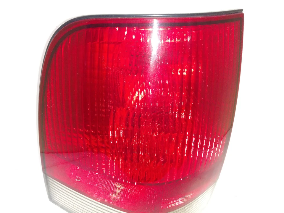 Luz trasera Lincoln Aviator 2003-2005 lado izquierdo fabricante de equipos originales Foto 3 de 4