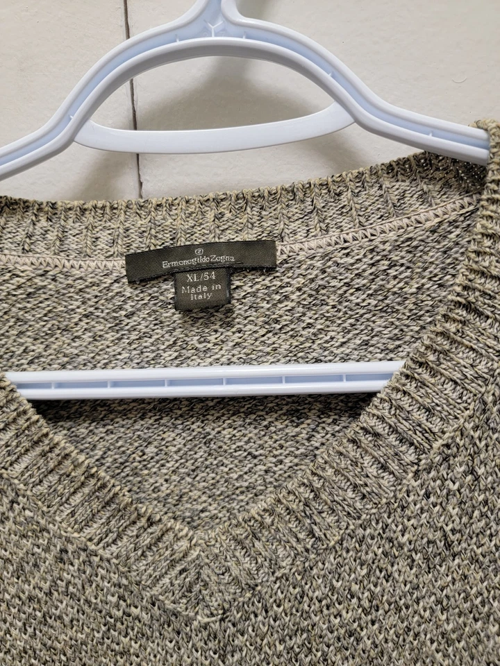 Ermenegildo Zegna Wool V neck sweater Men’s size XL  - Image 2 of 3