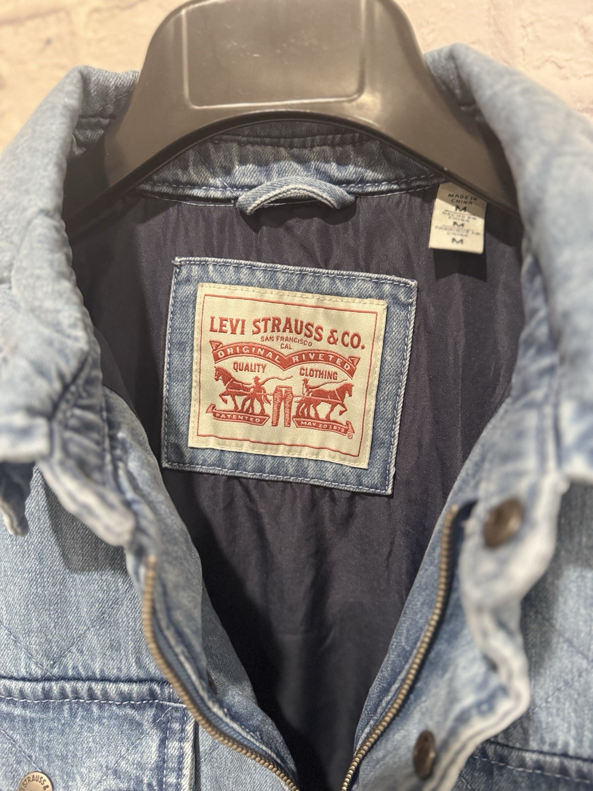 Levi's Men's Diamond Quilted Denim Western Jacket - Medium Size - NWT image 3