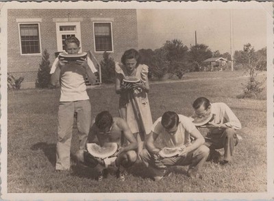 1946 Photo of 6 US Soldiers Eating Watermelon Outside Brick Building