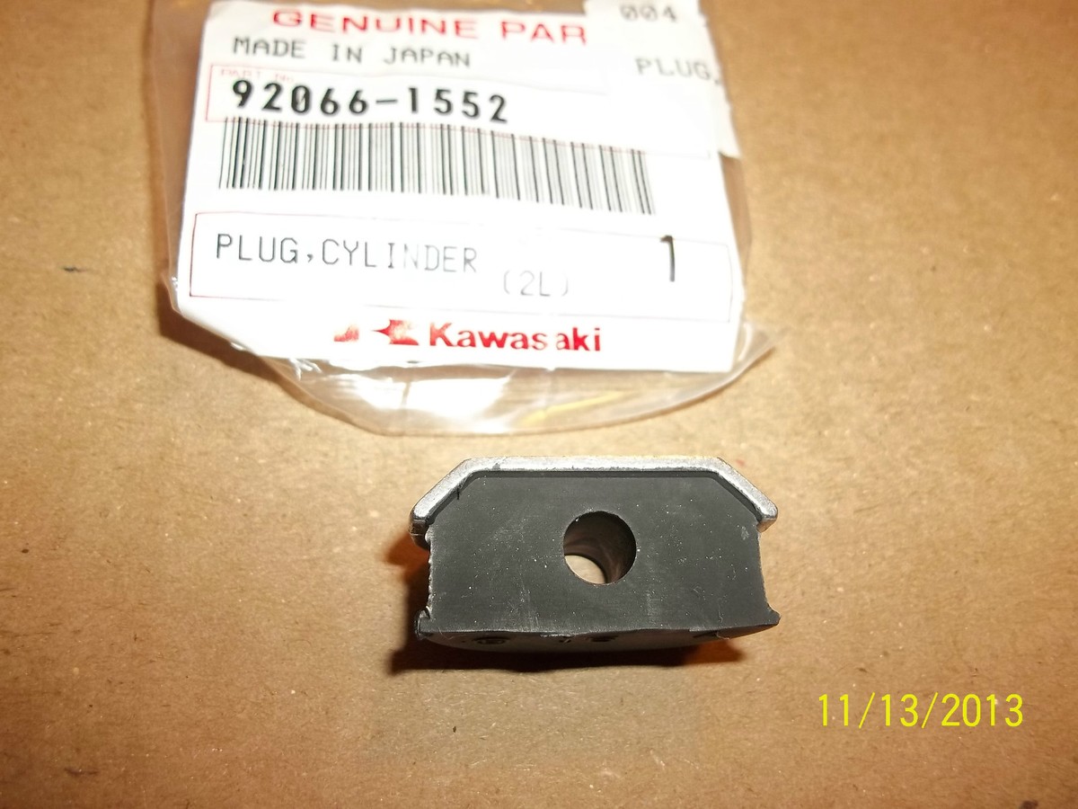 KAWASAKI KZ1000 NOS OEM VALVE COVER CAM PLUG KZ 1000 1100 92066
