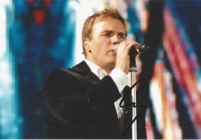 TAKE THAT/X FACTOR: GARY BARLOW SIGNED 6x4 ACTION PHOTO+COA *COULD IT BE MAGIC*