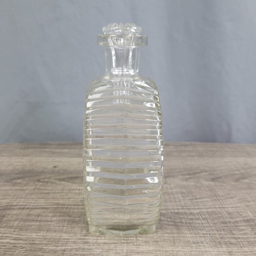Clear Glass Decanter With Stopper - Picture 4 of 9