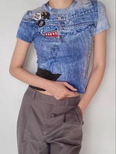 USED DIOR BY JOHN GALLIANO DENIM-STYLE SHORT-SLEEVED T-SHIRT WITH BADGE GOOD
