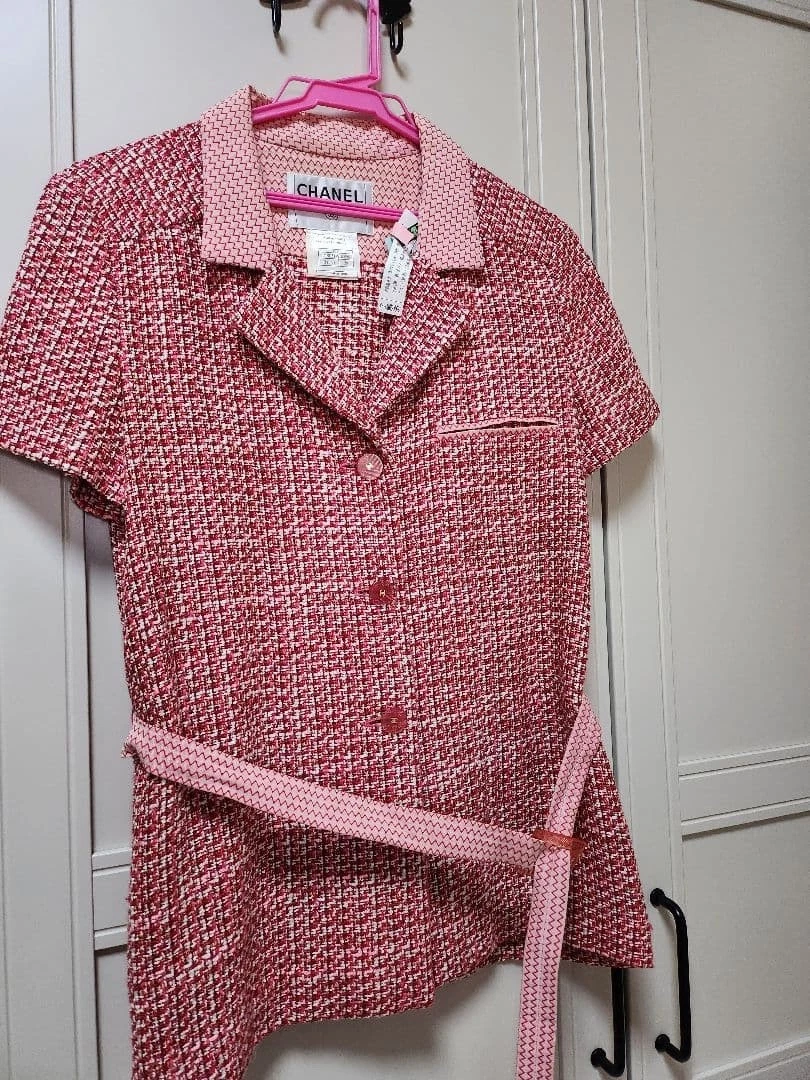 Chanel — CHANEL Short sleeves Jacket Pink Buttons P19031W02895 Size38 w/belt Authentic