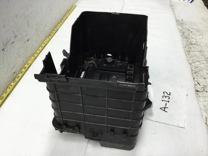 2009 VOLKSWAGEN TIGUAN 2.0 TSI BATTERY TRAY BOX HOLDER PANEL OEM+ - Image 2 of 4