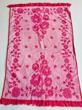 VTG 60'S CANNON MONTICELLO PINK SCULPTED FLORAL GARLAND SMALL BATH TERRY TOWEL