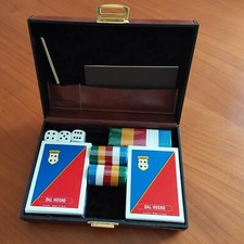 Elegante cofanetto con carte da gioco, dadi, fiches, taccuino e matita