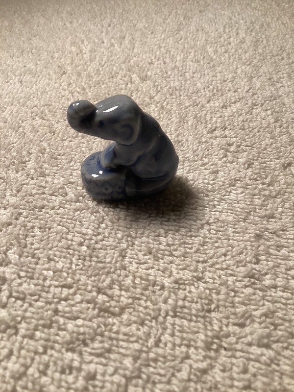 Red Rose Tea Circus Elephant.(B2)