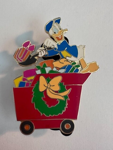 Disney Auctions Christmas Train Donald Le 100 Pin (D6)