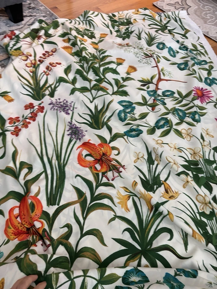 Oscar de La Renta Tela Deadstock Floral Crema Crepé Foto 2 de 4