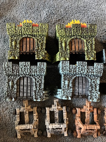 Large Lot Of Crossbows & Catapults Battleground Toys 19 Miniatures, Towers, Wall - Picture 2 of 9