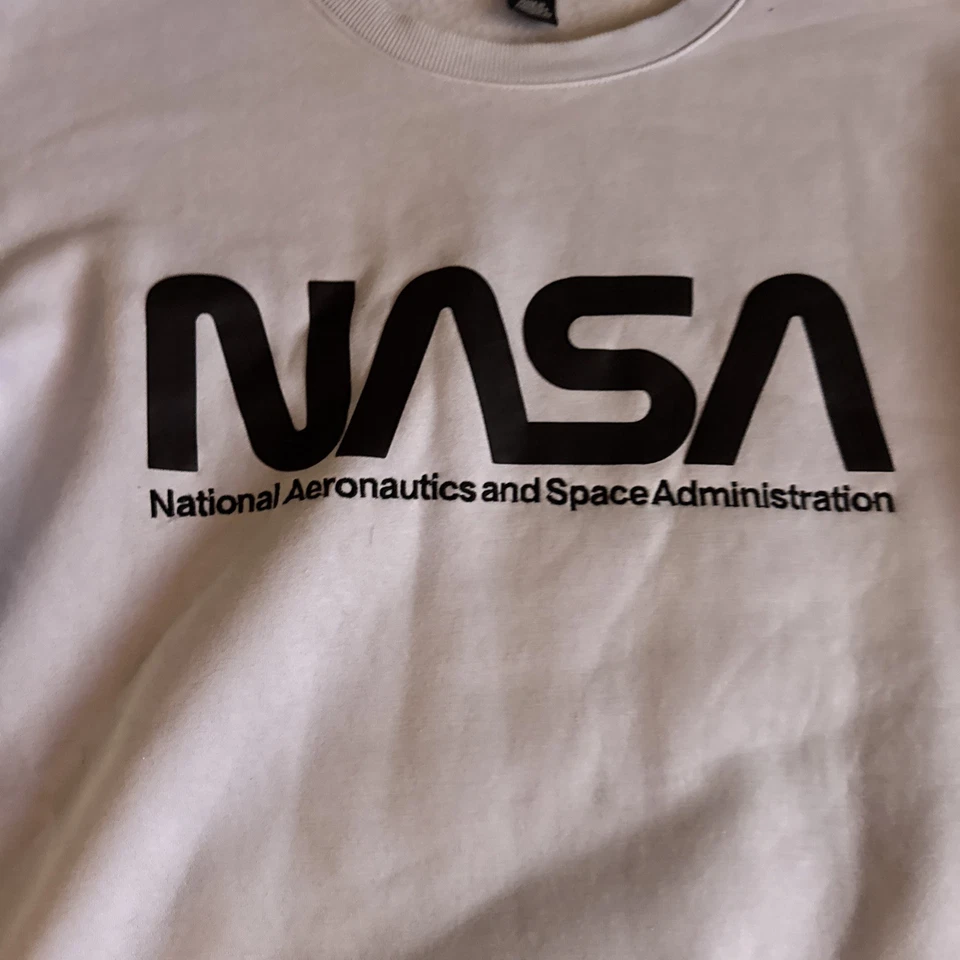 Sudadera NASA Talla L Para Hombres H&M Administración Nacional de Aeronáutica del Espacio Azul Foto 3 de 4