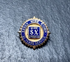 VINTAGE ESSAX WIRE CORP 10 YEAR EMPLOYEE SERVICE AWARD GOLD FILLED & ENAMEL D505