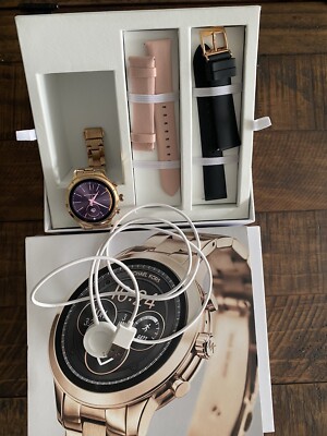 Michael Kors Access Runway Rose Gold Smartwatch 3 interchangeable