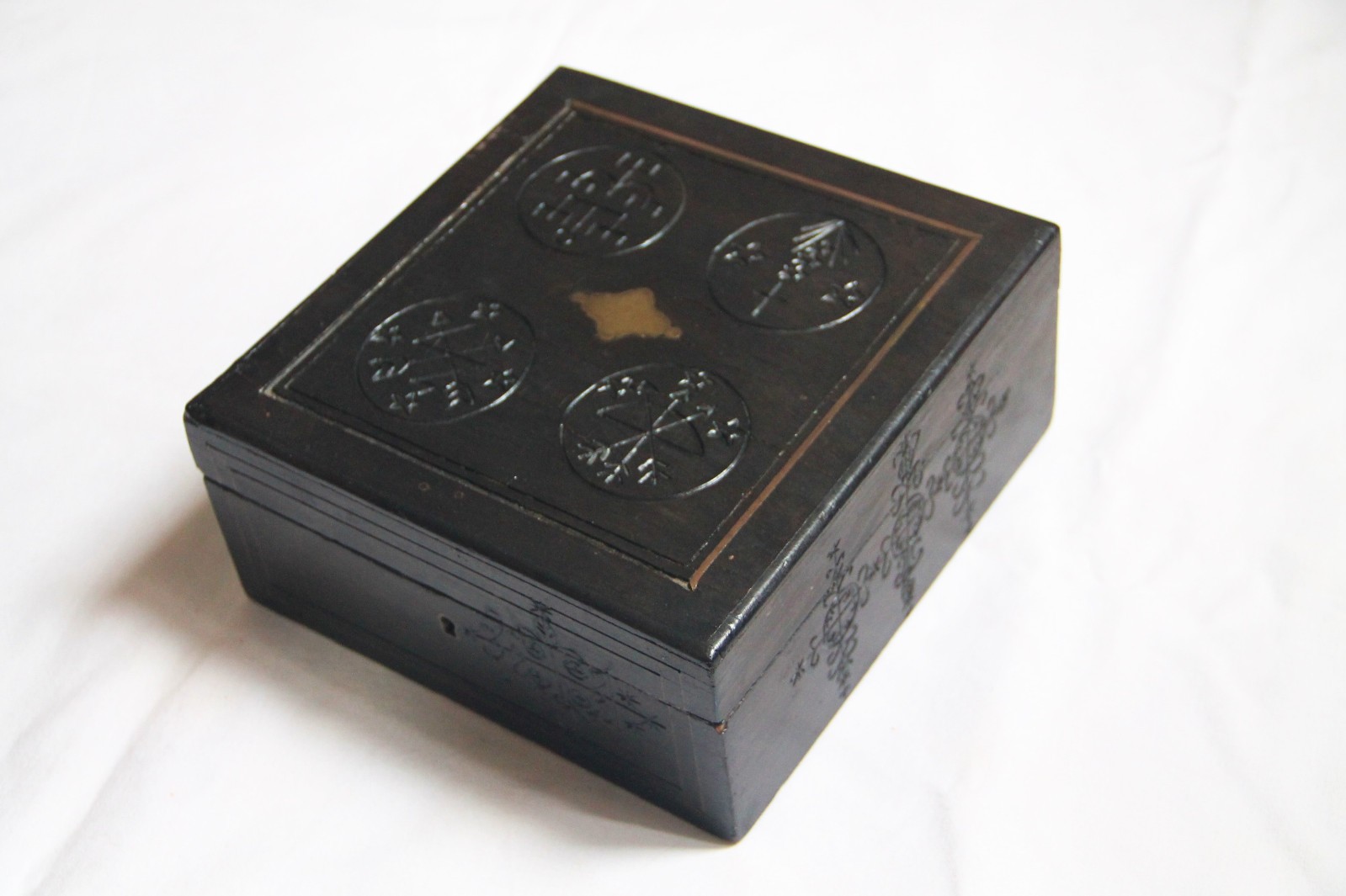 Coffret en bois noir gravé vaudou idée cadeau originale pour amateurs de mystères